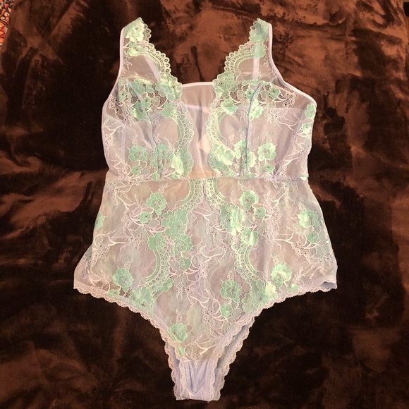 SOMA Flirtation Plunging Lace Bodysuit Teddy - Picture 3 of 8
